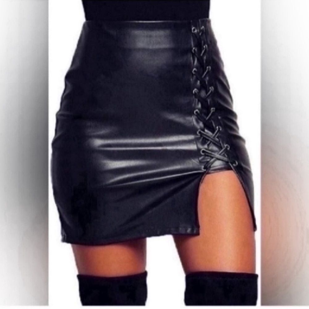 Chic Lace-Up Faux Leather Skirt Size Small